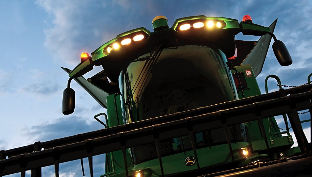 John-Deere-S-Series-Combine-Lighting
