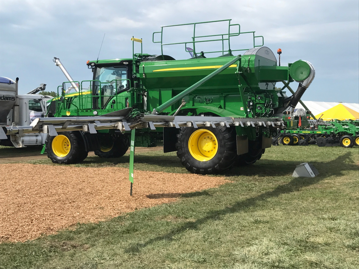 John-Deere-F4365-Applicator