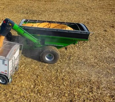 Unverferth 1060 1160 Auger Cart Unloading