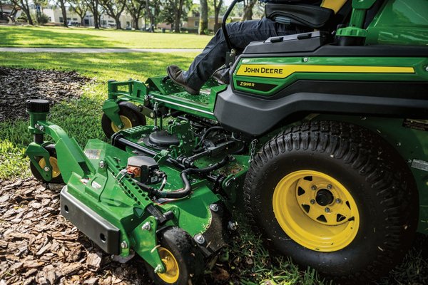 The New Heavyweight: John Deere’s 2026 Diesel ZTrak Lineup